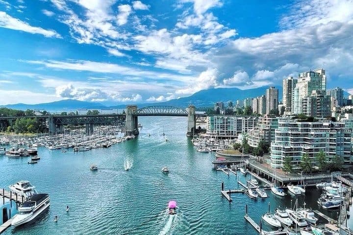 Vancouver Science World City Yacht Tour · 3-Star Comfort Class